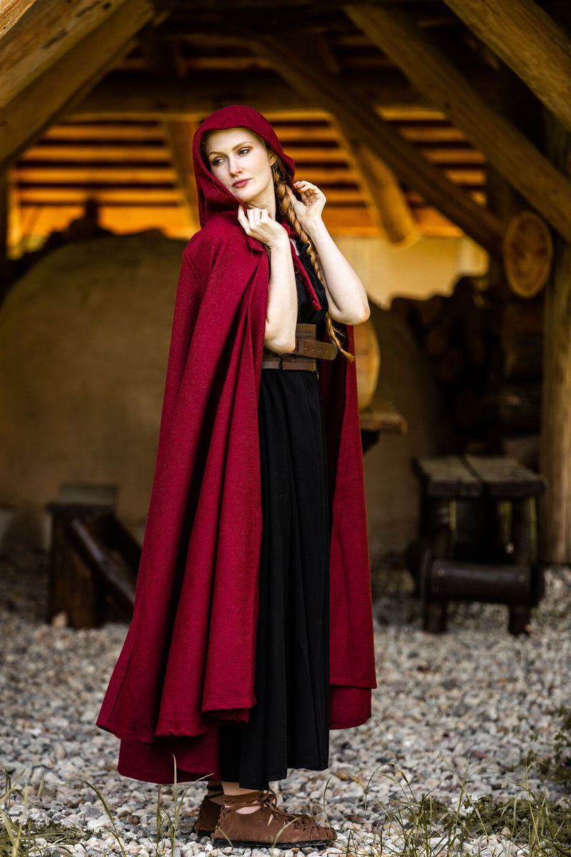 Medeltida dölja med huva, röd, ullblandning 