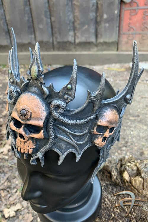 Latex tiara med skallar 