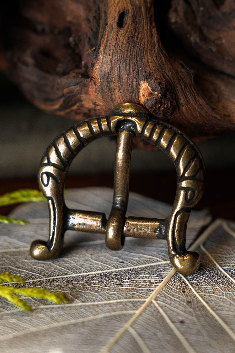 Vikinggesp met gestyleerde vogels