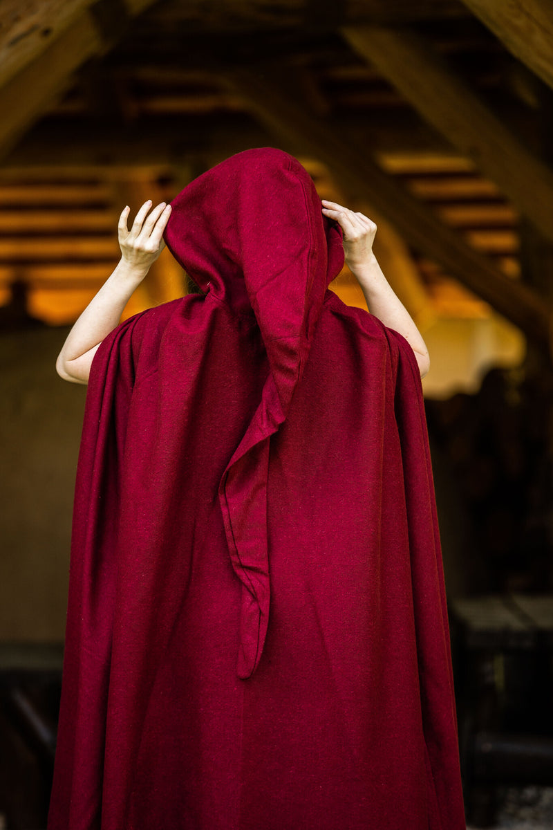 Medeltida dölja med huva, röd, ullblandning 