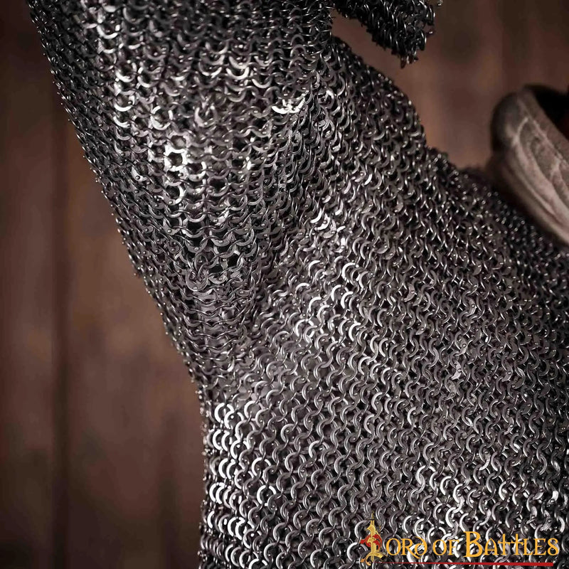 Hauberk met split, platte ringen, ronde klinknagels 9 mm