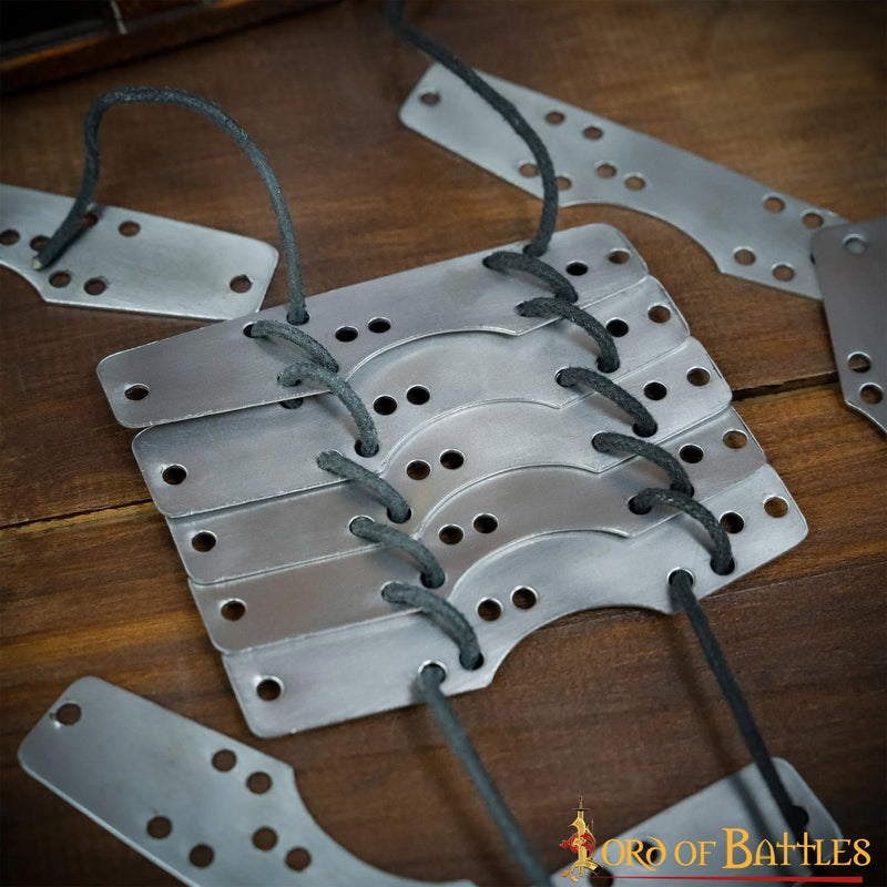 Germaans, Byzantijns lamelpantser 9,5 x 2,2 cm, 100x