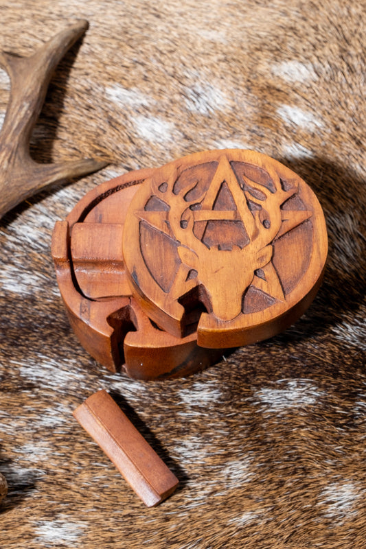 Scatola portagioie cervo e pentagramma, legna 