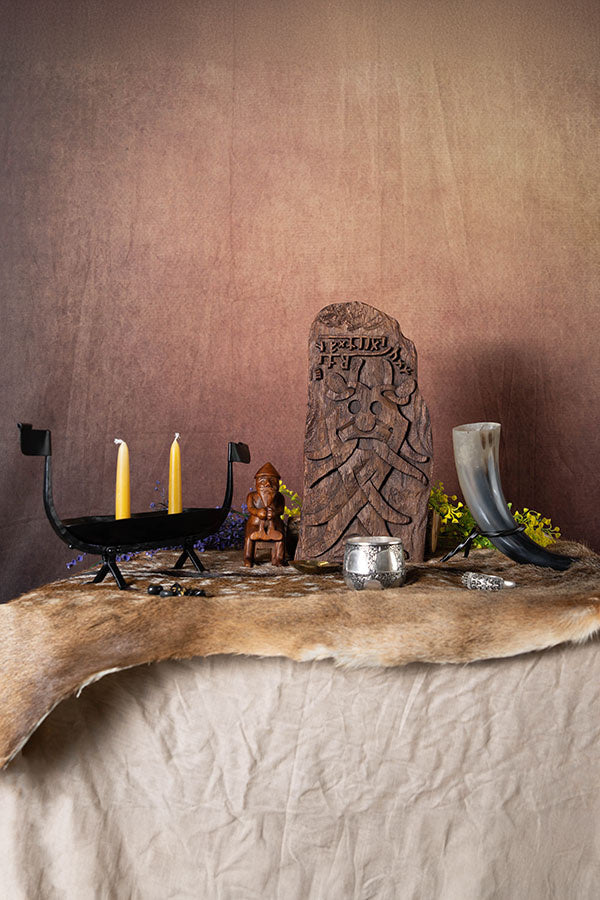 Gemaskerde odin, runensteen