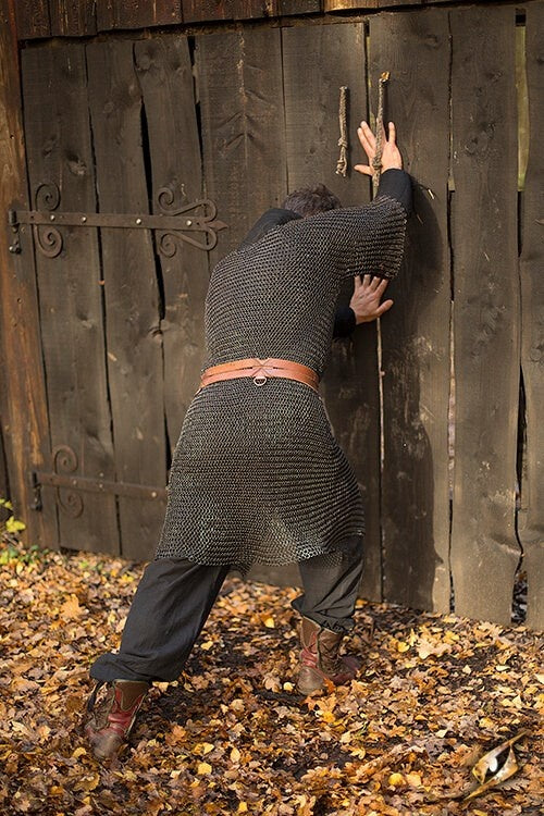 Hauberk met split, halflange mouwen, zwart, ongeklonken 9 mm