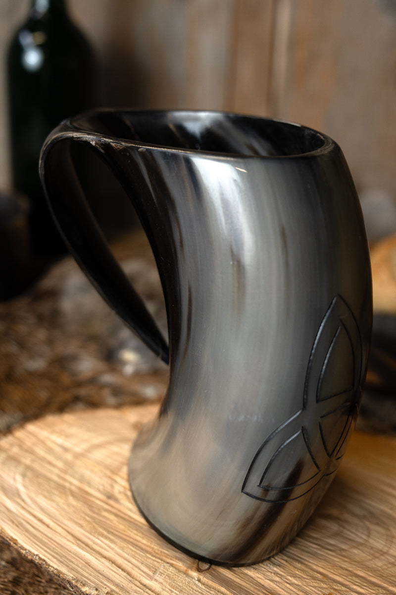 Taza de cuerno con triquetra, 500-650 ml 