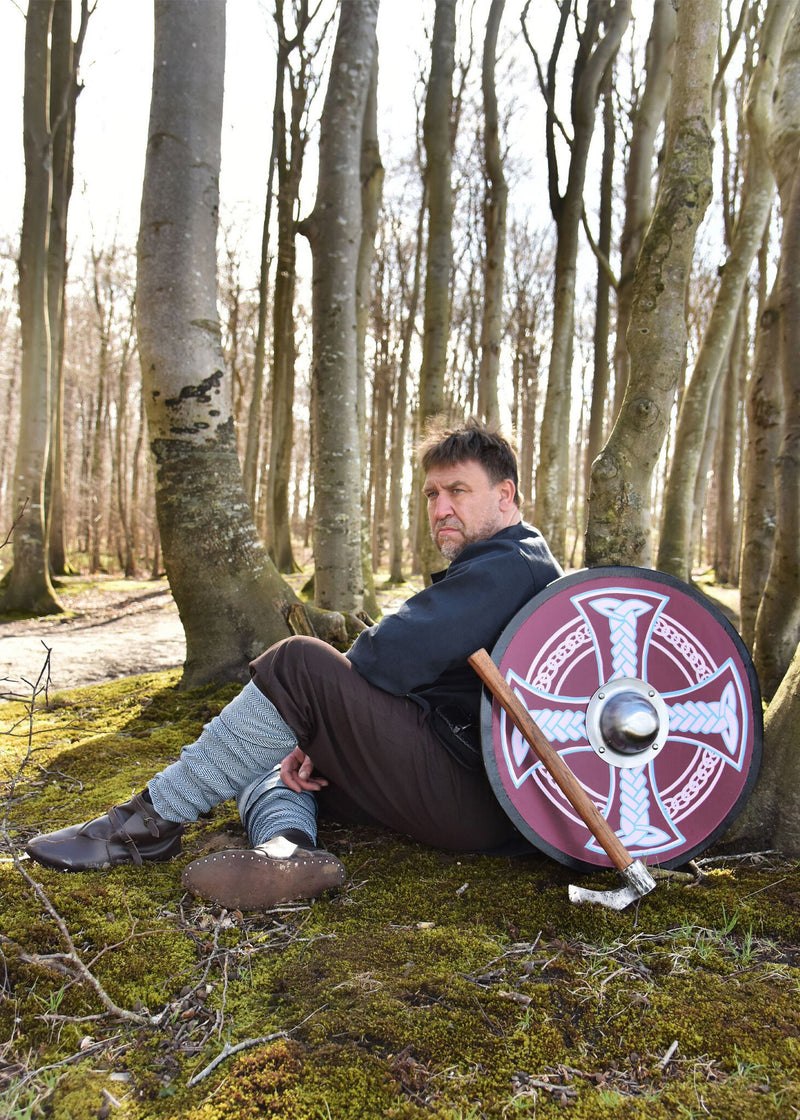 Scudo rotondo con croce celtica 