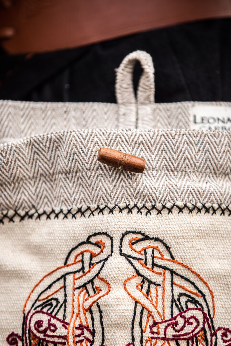 Broderet viking skuldertaske urnes med Vishegrat -motiv