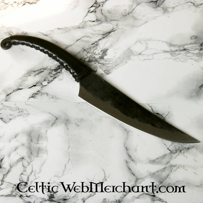 Keltisk La Tène-kniv, buet blad, halvskarpt 
