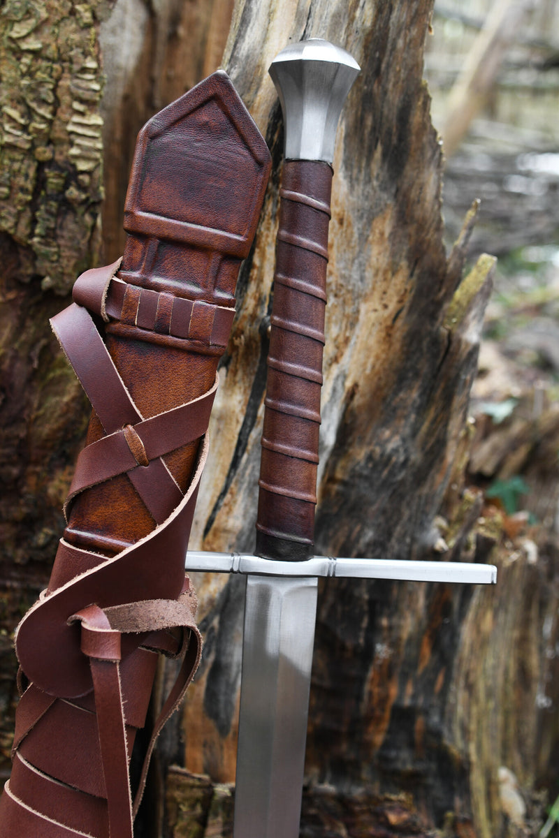 Tweehander met schede, bot (battle-ready)