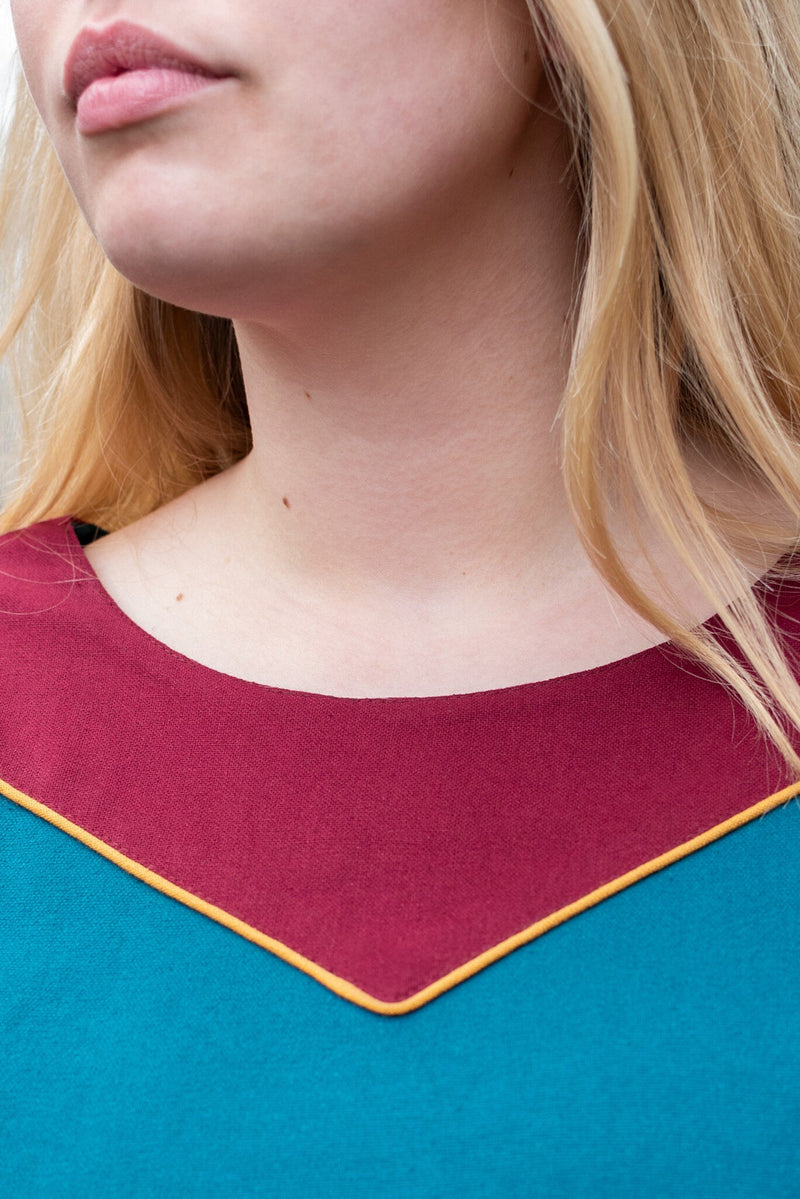 (Vroeg) Middeleeuwse jurk Gesine, blauwgroen-rood