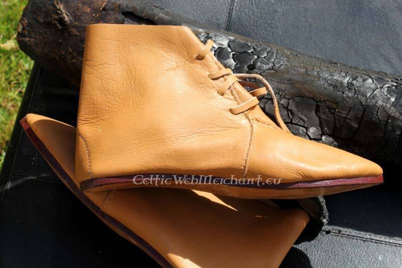 Enkellaarzen, 1300-1600, bruin