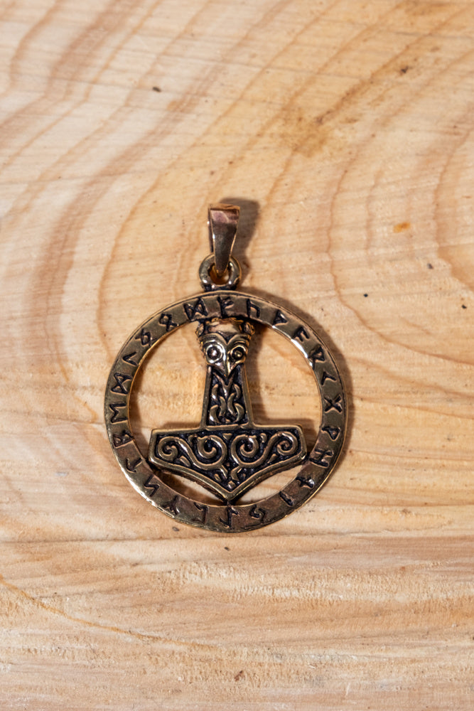 Thorshamer met Futhark, brons