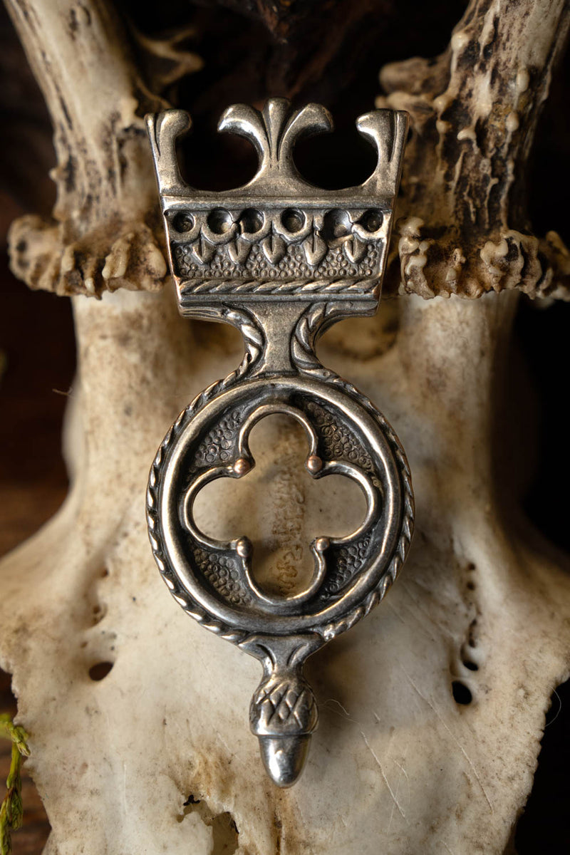 Gotycki zakończenie pasa 3 cm, posrebrzany 