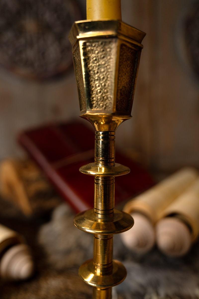 Mittelalterliche Kerzenständer, messing 