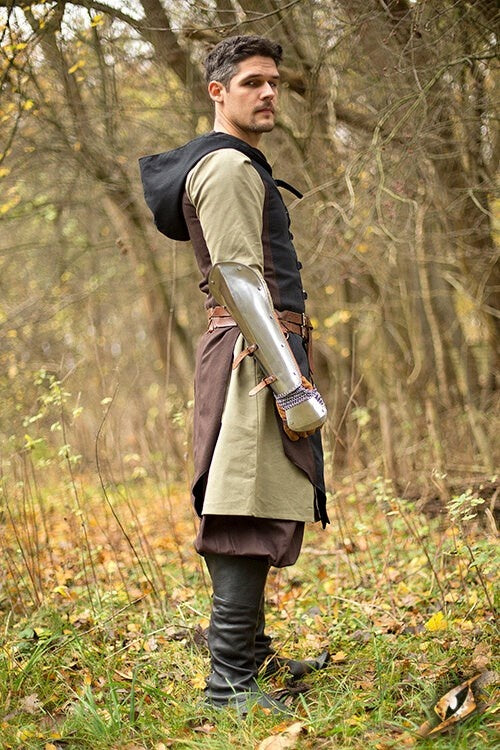 Mouwloze jas Assassins Creed, bruin-zwart