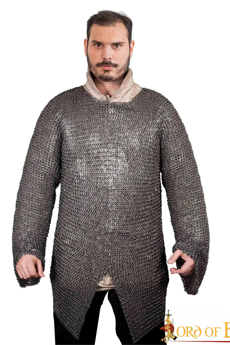Hauberk met split, platte ringen, ronde klinknagels 9 mm