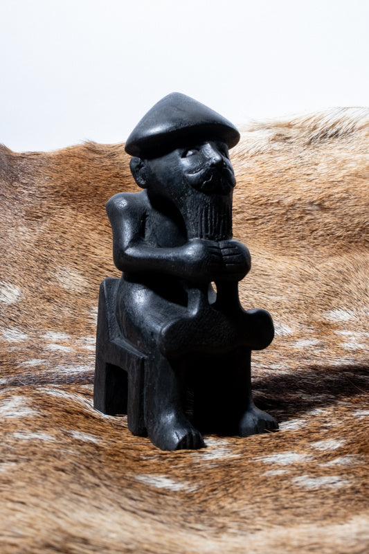 Thorsbeeldje Eyrarland, zwart