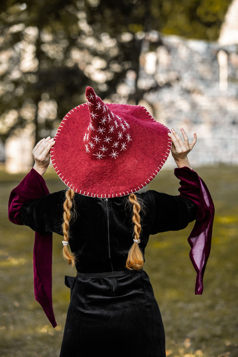 Heksenhoed met sterren, rood, wolvilt
