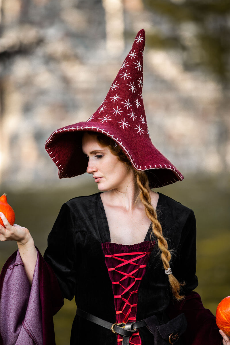 Heksenhoed met sterren, rood, wolvilt