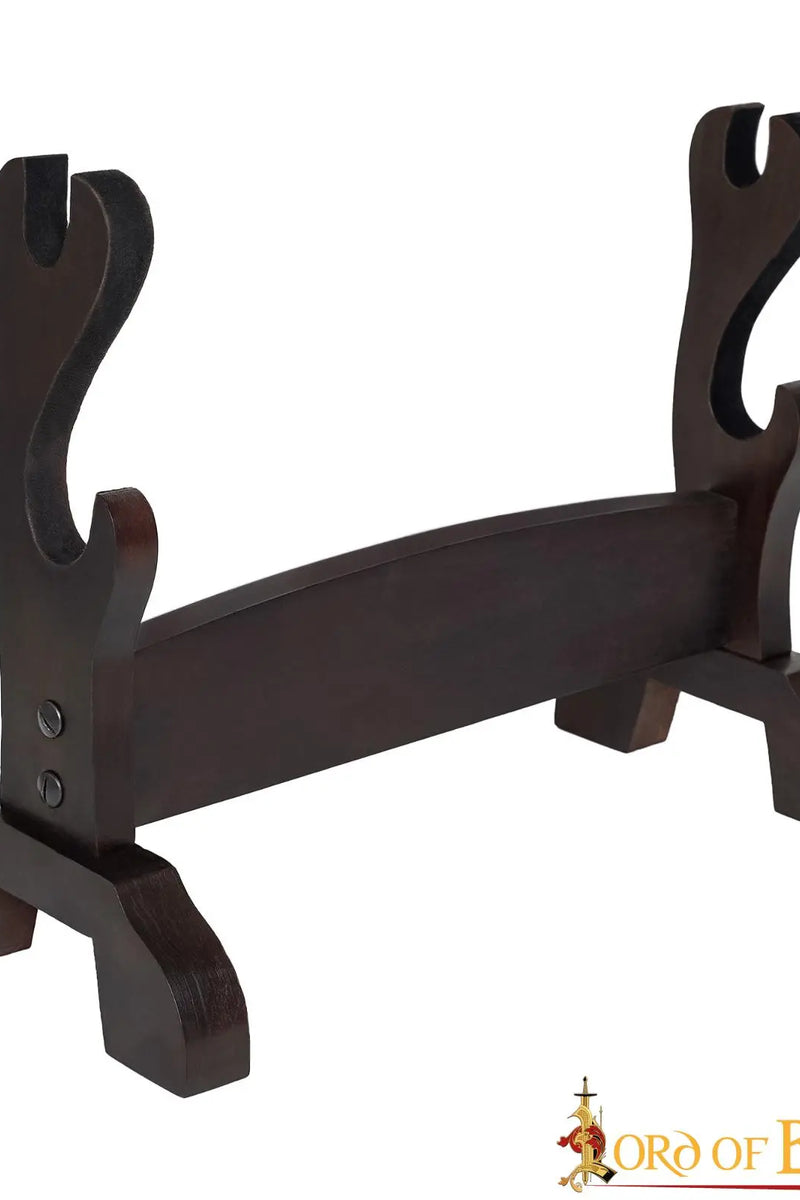 Træbord står for sværd og øks