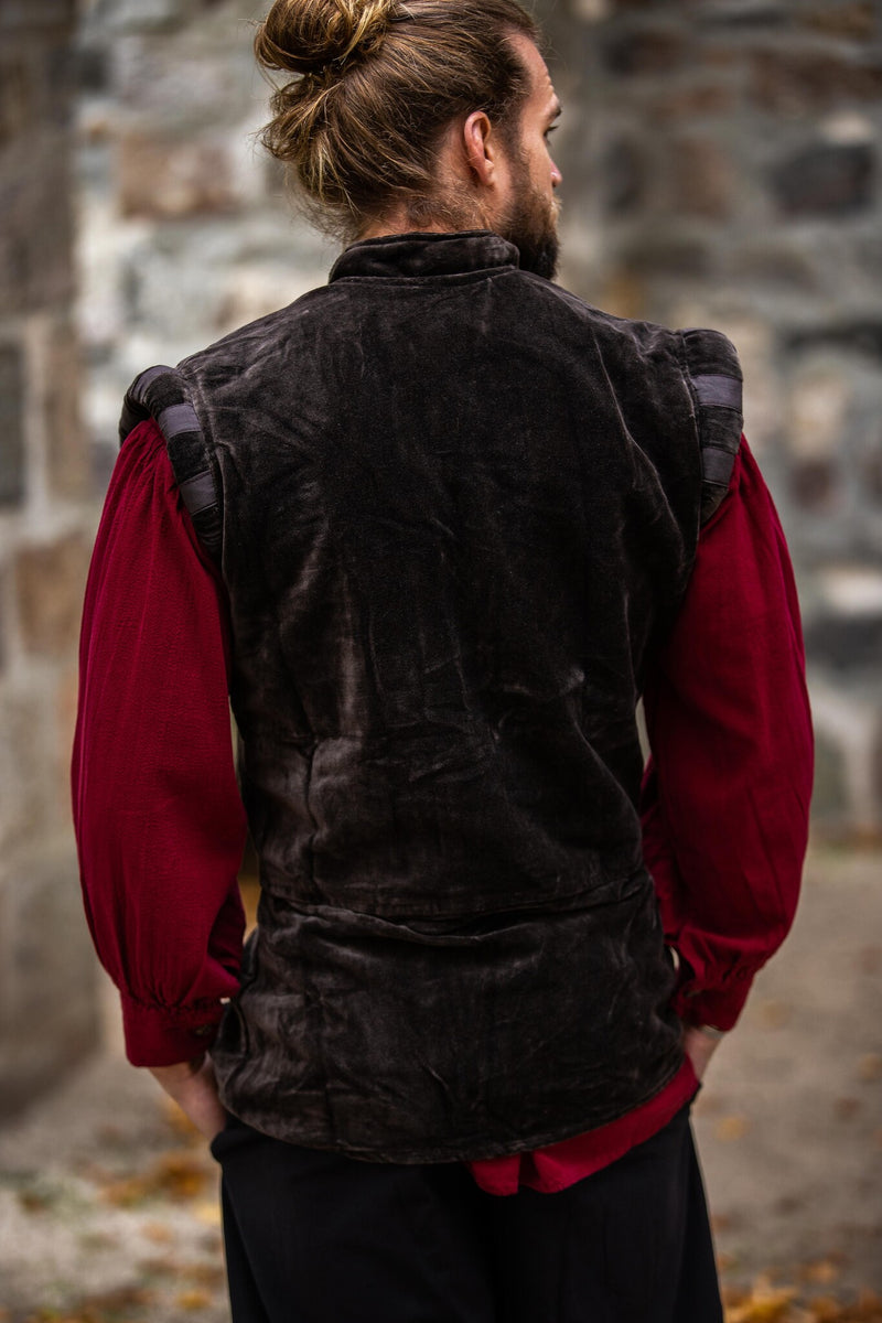 Velvet doublet with metal buttons, brown