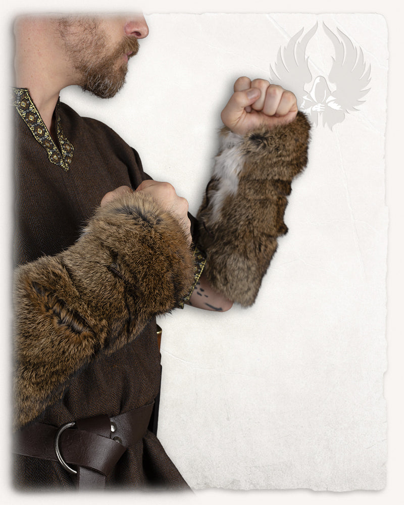 Armstuk Torstein, bont, bruin