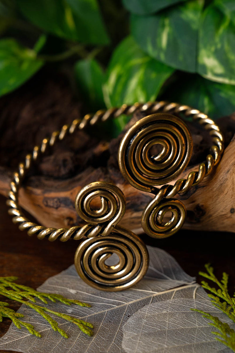 Keltische bovenarmband met spiralen, brons