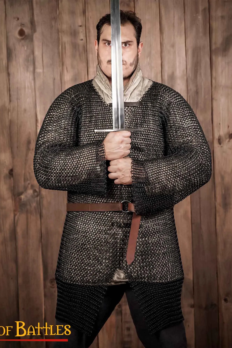 Hauberk met split, zwart, ongeklonken 10 mm