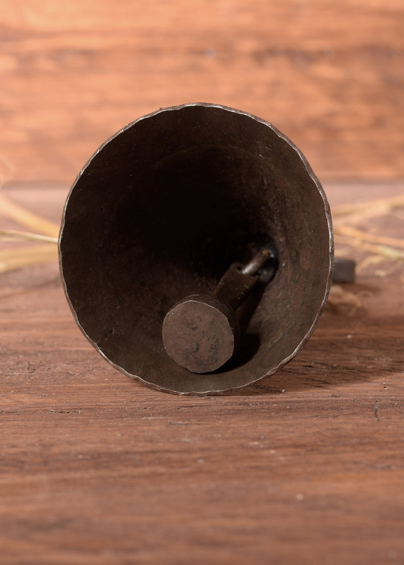 Ręcznie i żelazny dzwonek