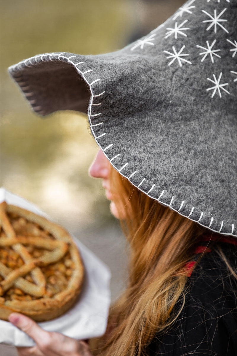 Heksenhoed met sterren, grijs, wolvilt