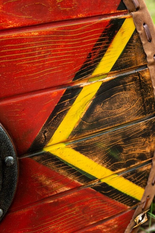 LARP schild Thegn, rood, 70 cm