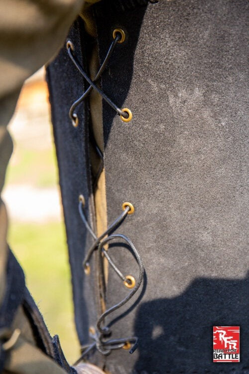 Brigandine z paskami, czarny