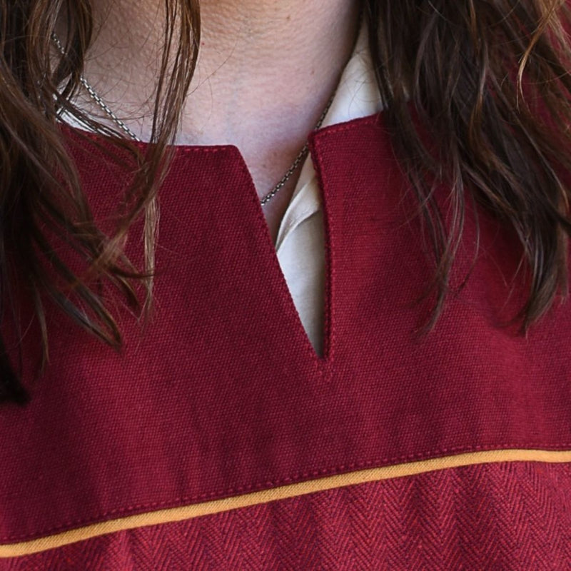 Thorsberg tuniek vissengraatmotief, rood