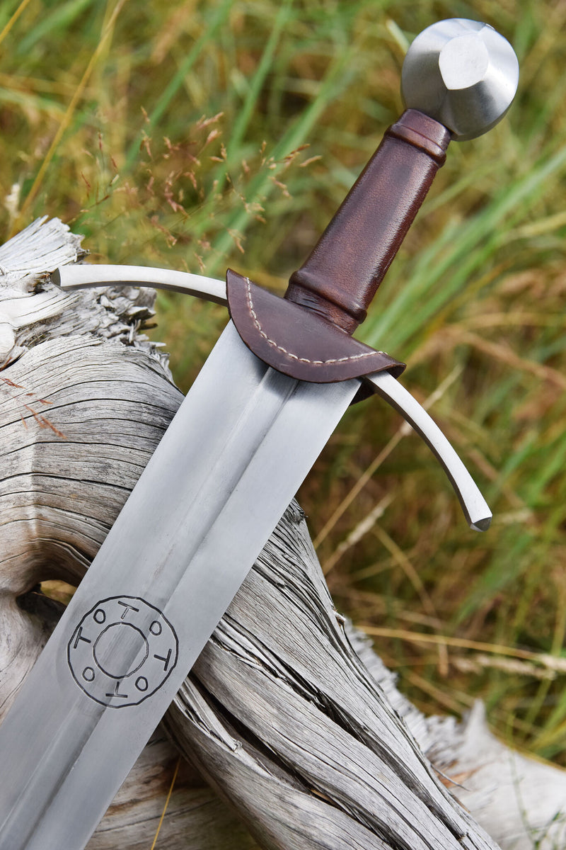 Toto knight sword with scabbard, 13th/14th century, semi-sharp