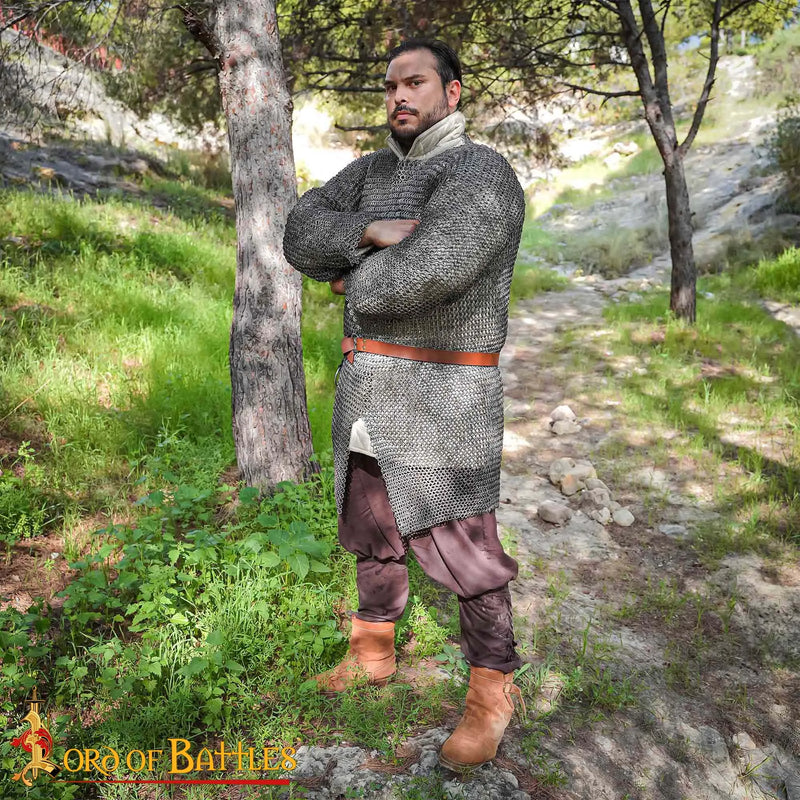 Hauberk met split, gemixt, platte ringen, ronde klinknagels 9 mm