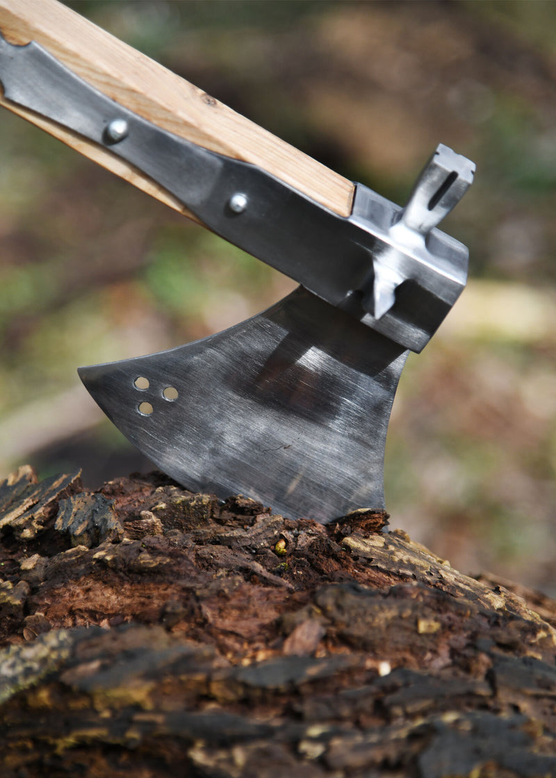 Stridsyxa med hammarehuvud, 1500-talet, halvvass 