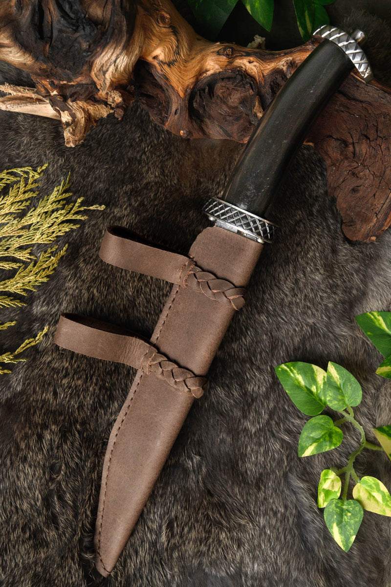 Mörk kortsax, halvvass 