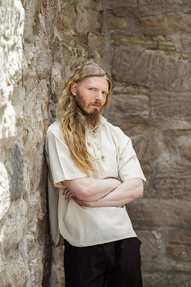 Mittelalterliches Hemd mit kurzen Ärmeln, natürlich