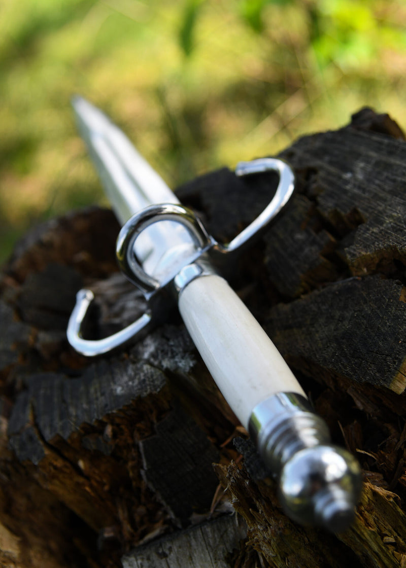 Main-gauche with bone handle, semi-sharp