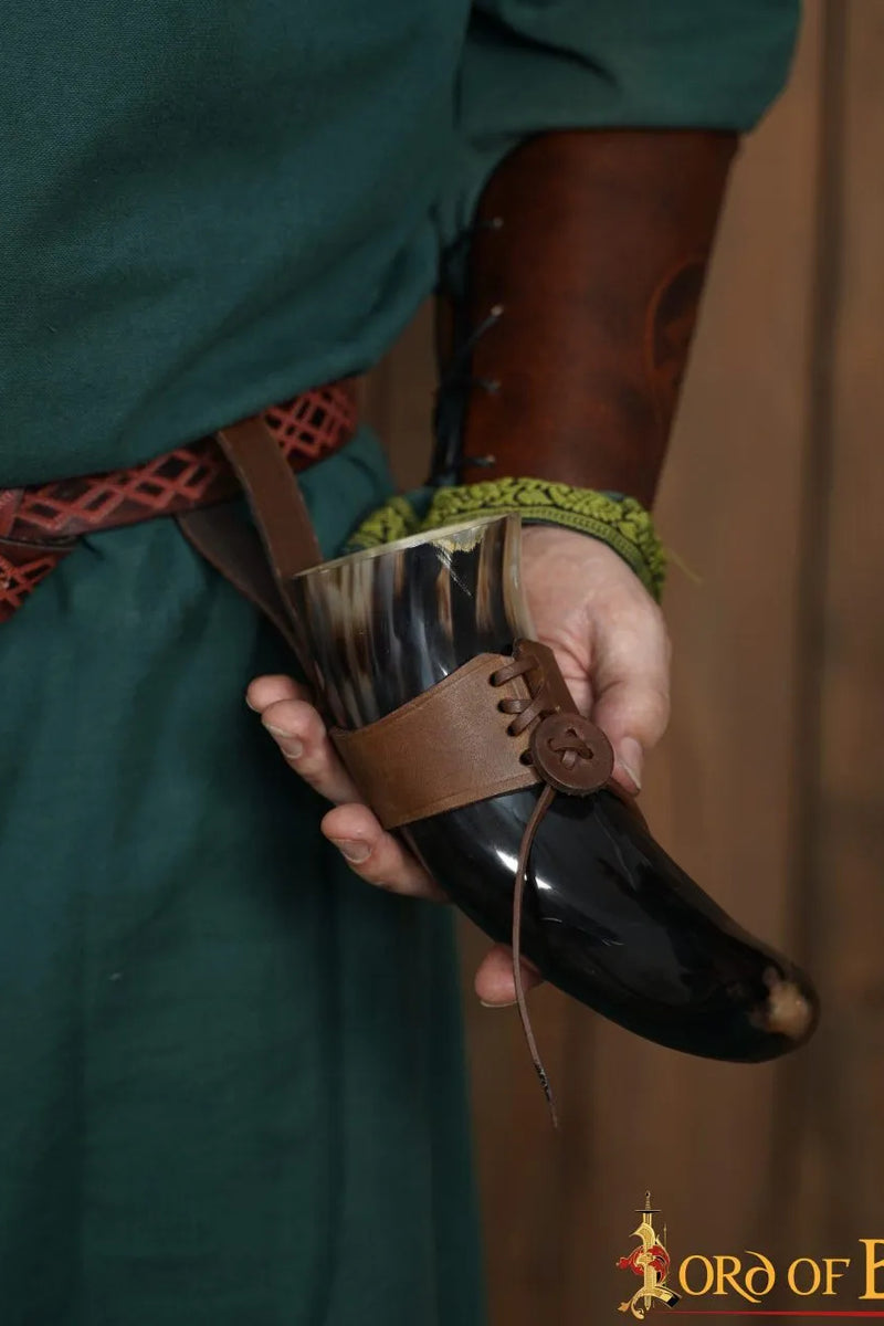 Natuurlijke drinkhoorn met leren houder