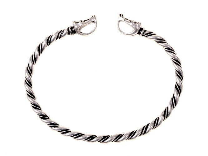 Vikingarmband met wolvenkoppen, verzilverd brons