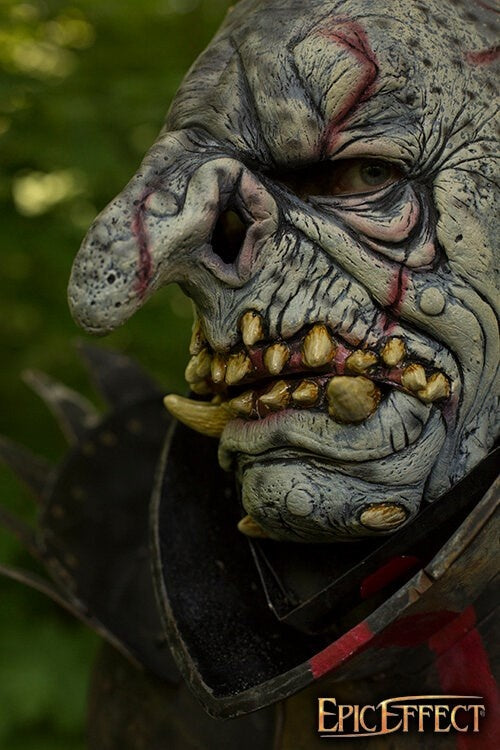 Maske trold med hende