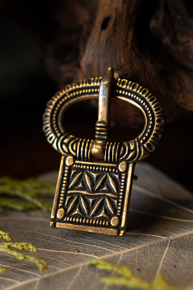 Late classical belt buckle