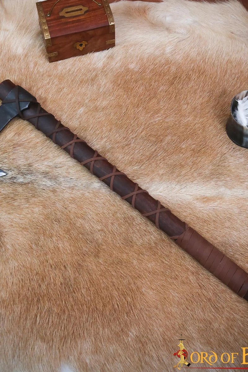 Daneøkse med læder greb, type M, halvskarpt 