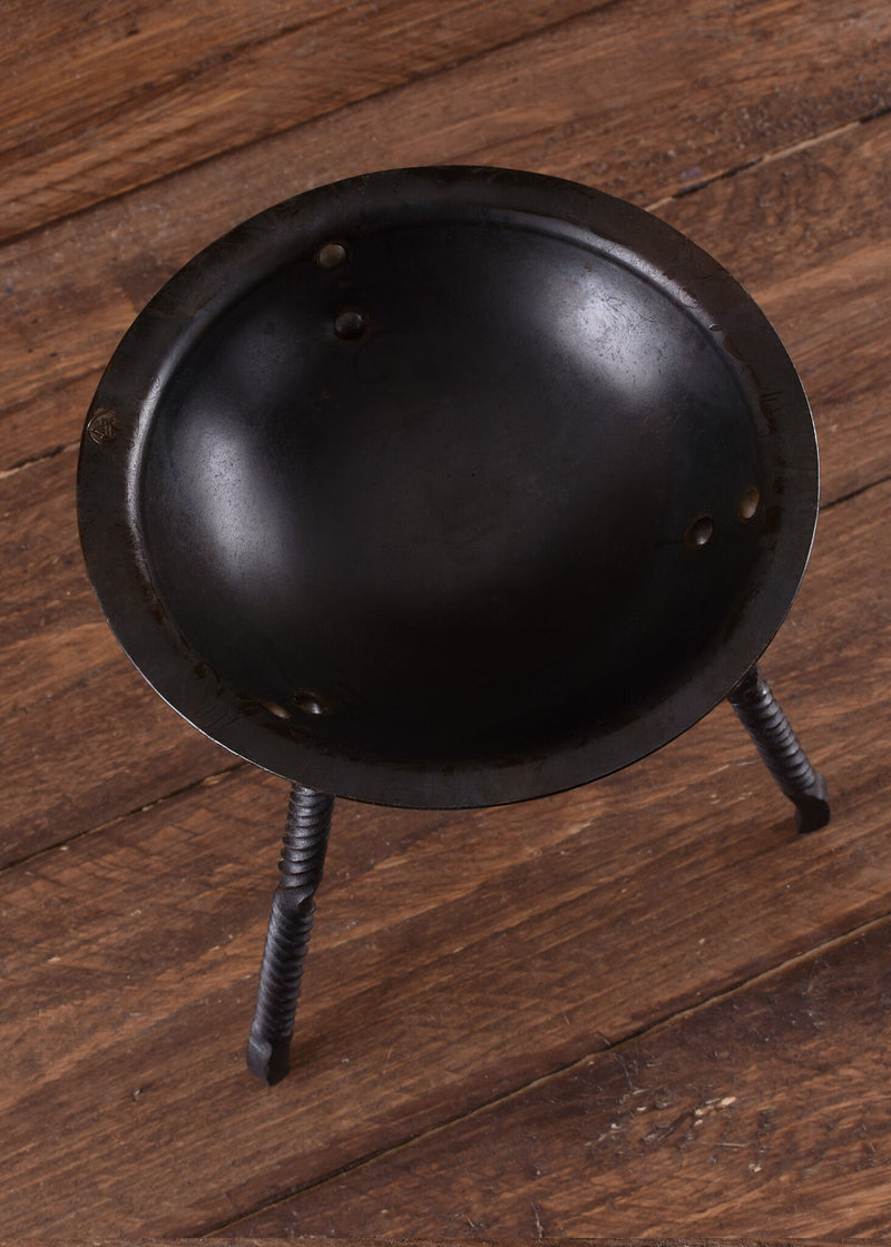 Kleine vuurschaal op poten