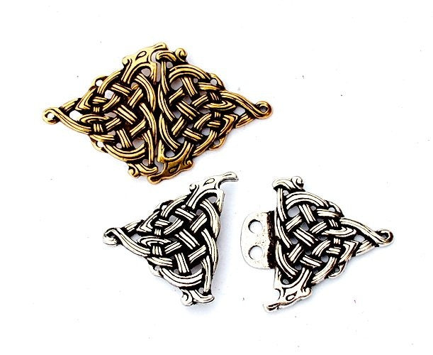 Celtyckie zapięcie płaszcza, posrebrzane, zamak 