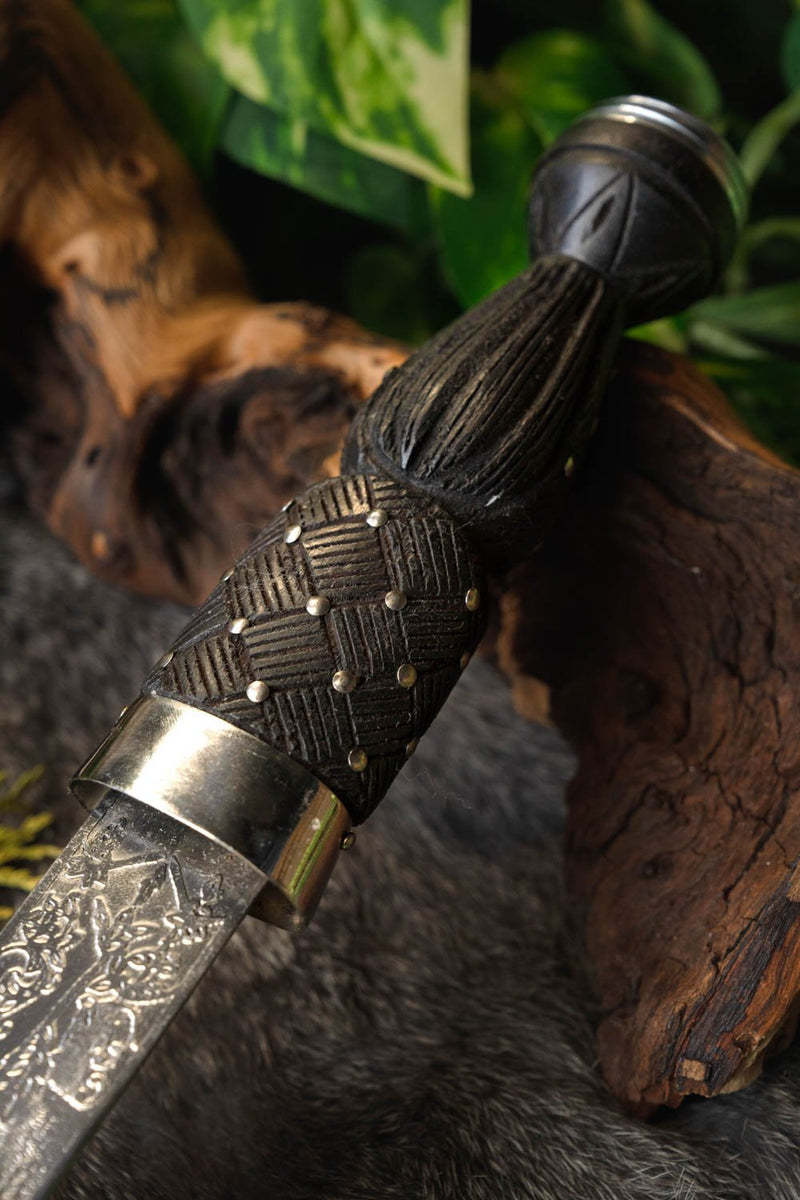 Gedecoreerde dirk, semi-scherp