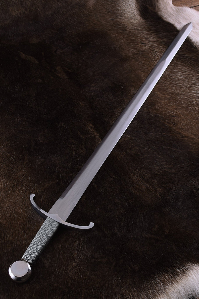 Middeleeuws zwaard met gebogen pareerstang, semi-scherp