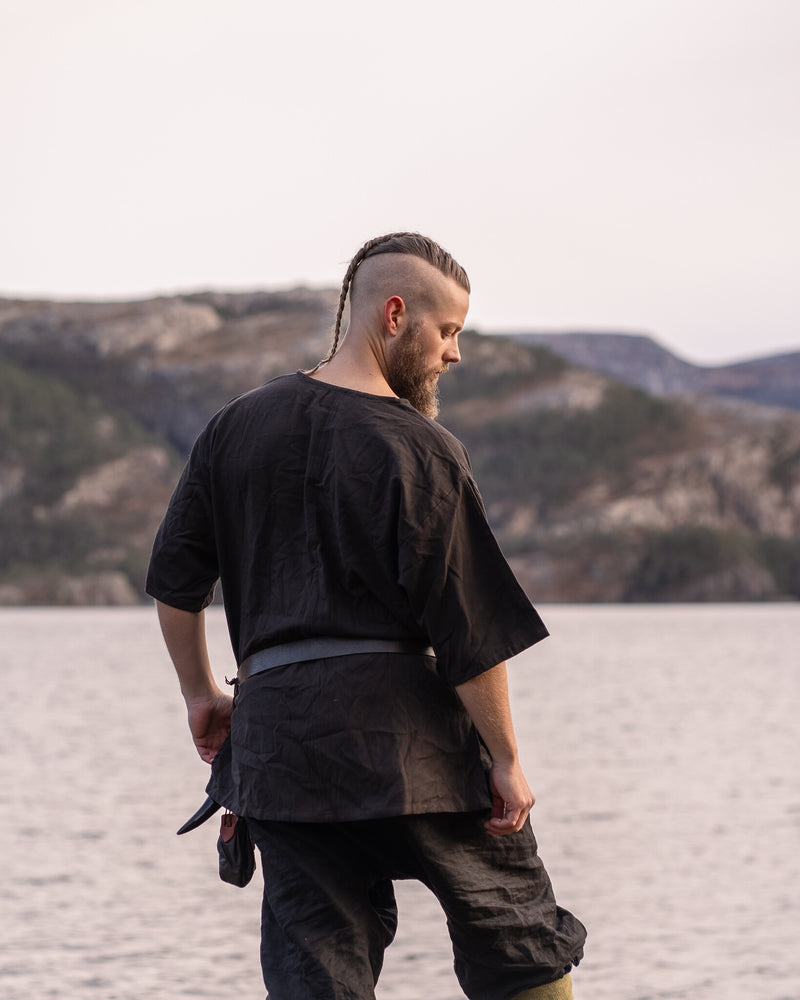 Tuniek Uhtred, bruin